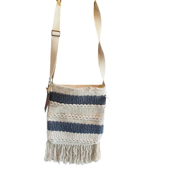 Catori NWT Bohemian Woven Fabric Shoulder Bag Festival Fringe Peasant Purse - Picture 1 of 13